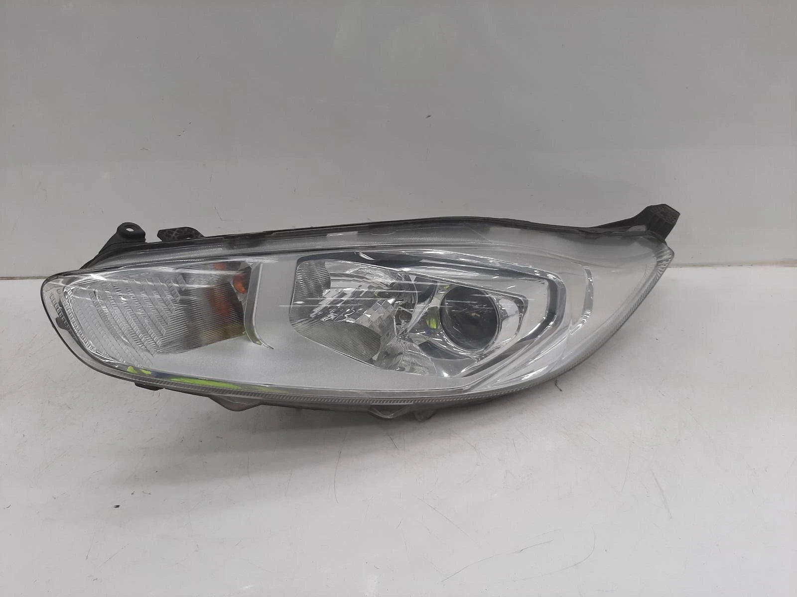 Ford Fiesta Mk7 N/S Passengers Left Front Halogen Headlight Headlamp 