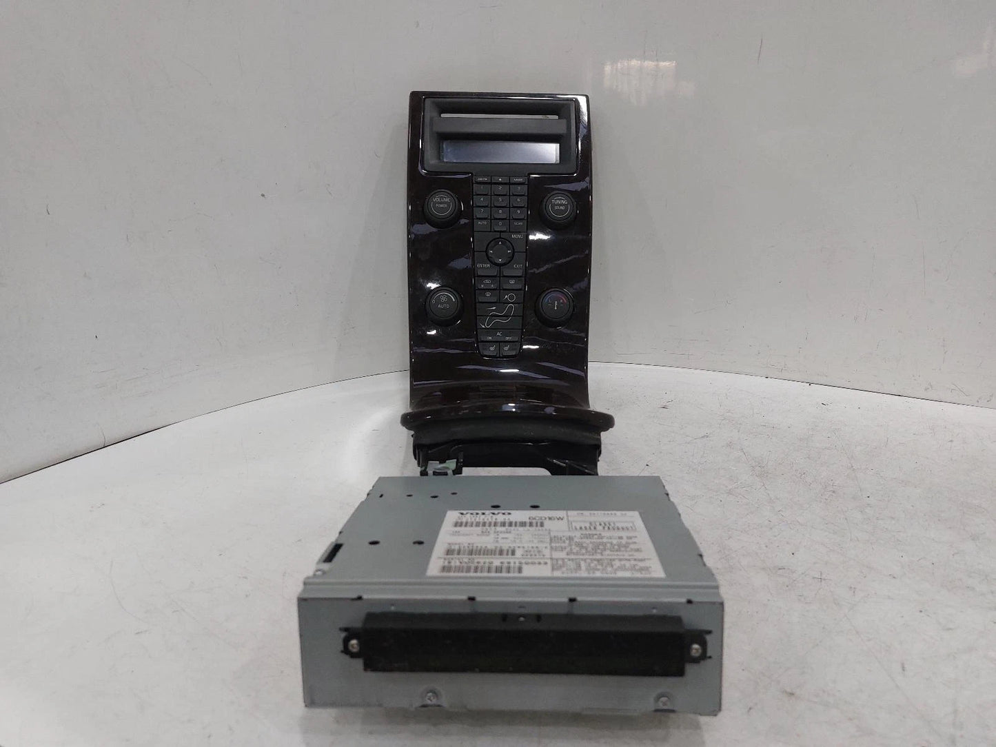 Volvo V50 Oem Radio/Cd/Stereo Head Unit No Code Available 