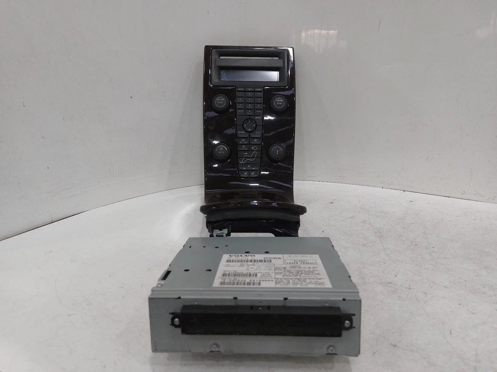 Volvo V50 Oem Radio/Cd/Stereo Head Unit No Code Available 