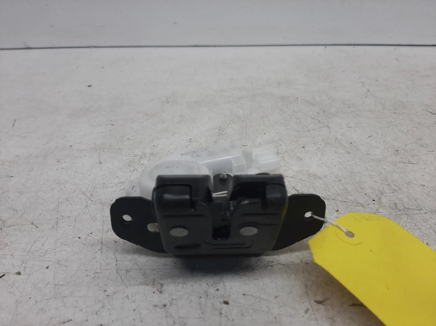 Toyota Yaris Mk3 (XP130) Tailgate Lock Assembly 