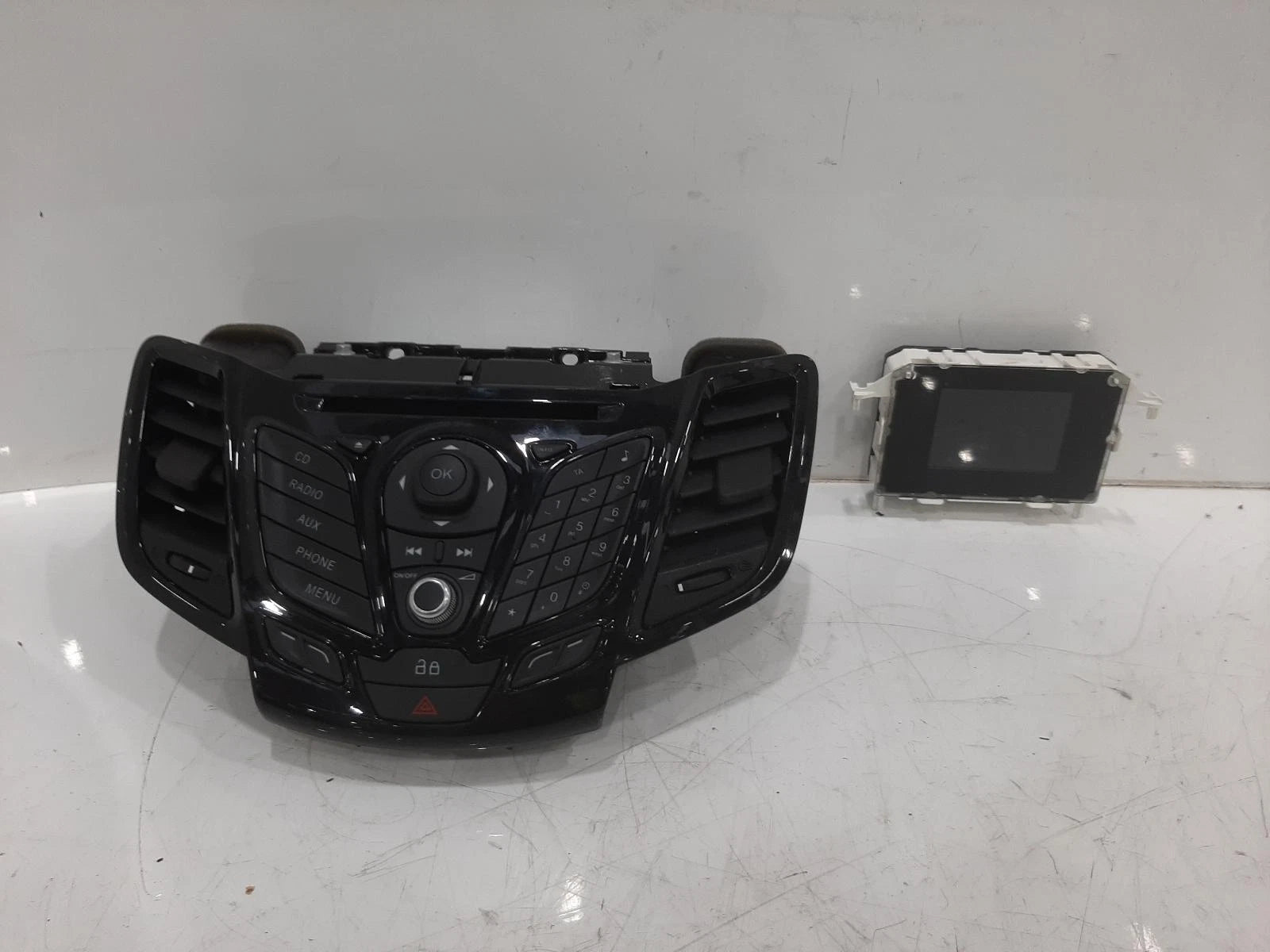 Ford Fiesta Mk7 Radio/CD/Stereo Head Unit No Code Available 
