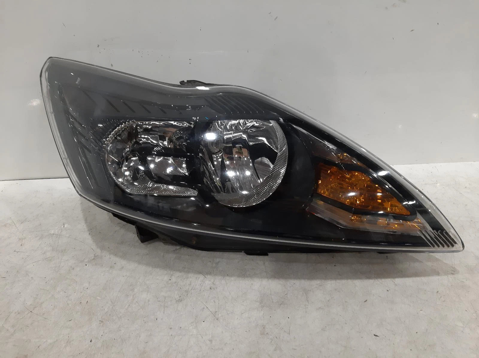 Ford Focus Mk2 Facelift O/S Drivers Right Front Halogen Headlight Headlamp 