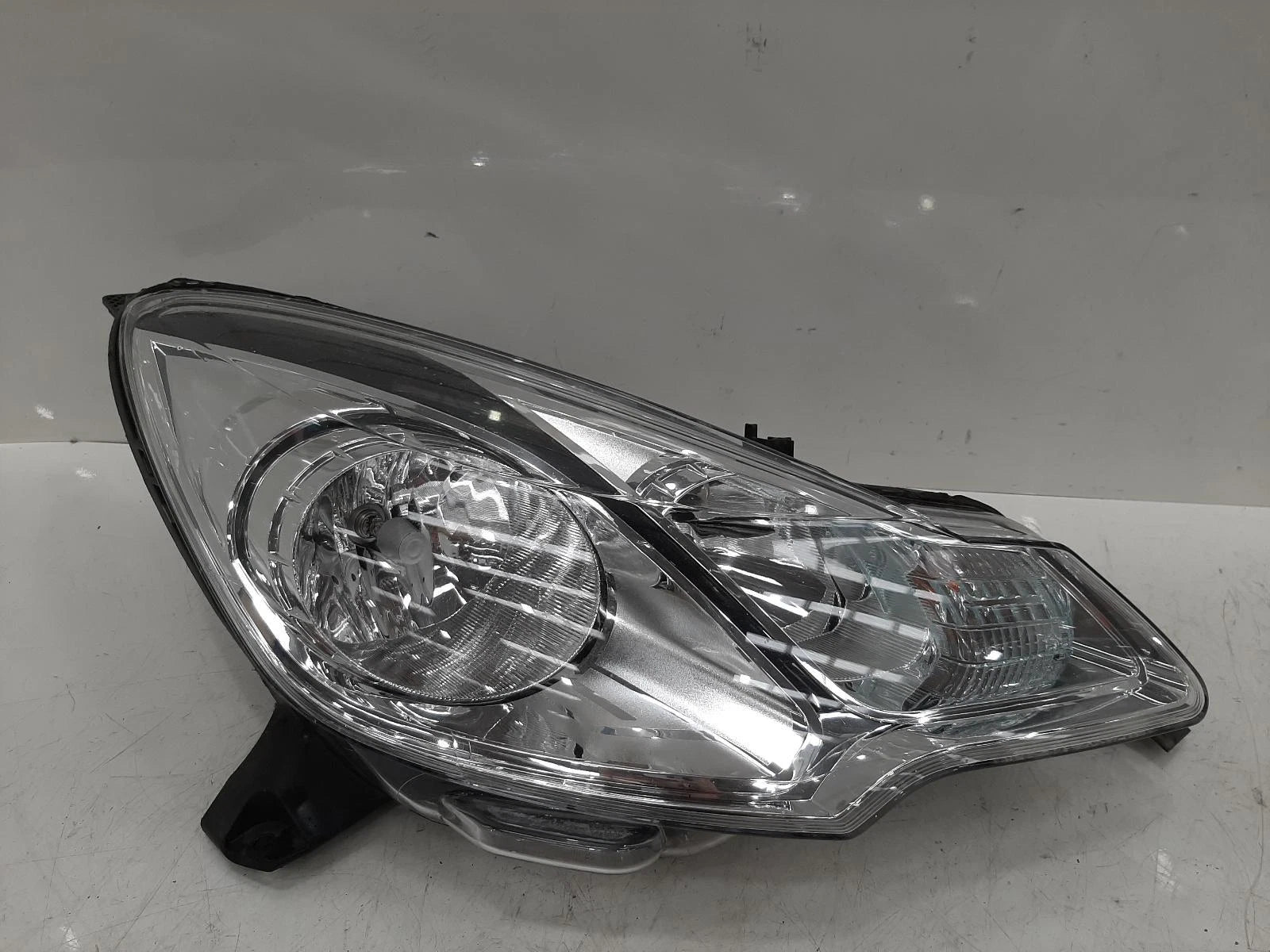 Citroen Ds3 Mk1 O/S Drivers Right Front Halogen Headlight Headlamp 