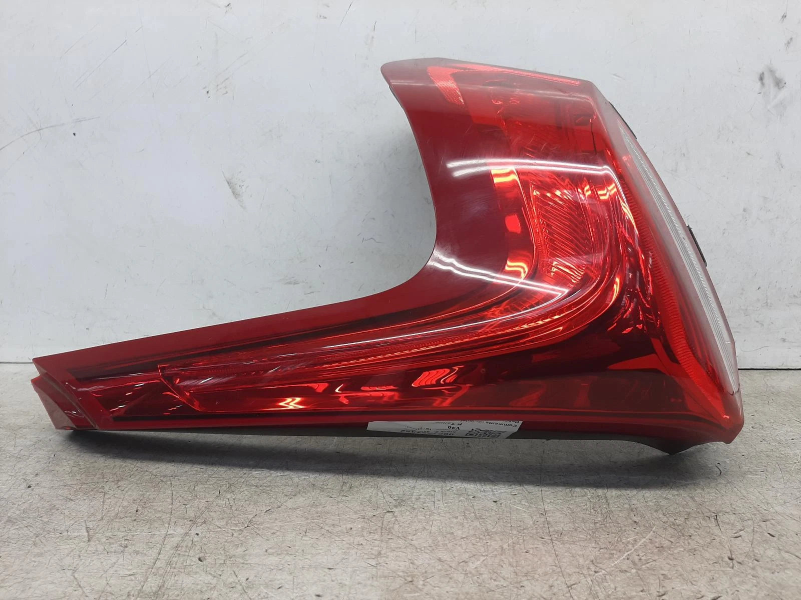 Volvo V40 Mk3 O/S Drivers Right Rear Taillight 