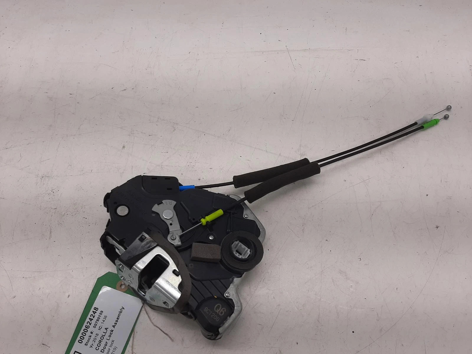 Toyota TOYOTA COROLLA O/S Right Side Front Door Lock Assembly A046693 