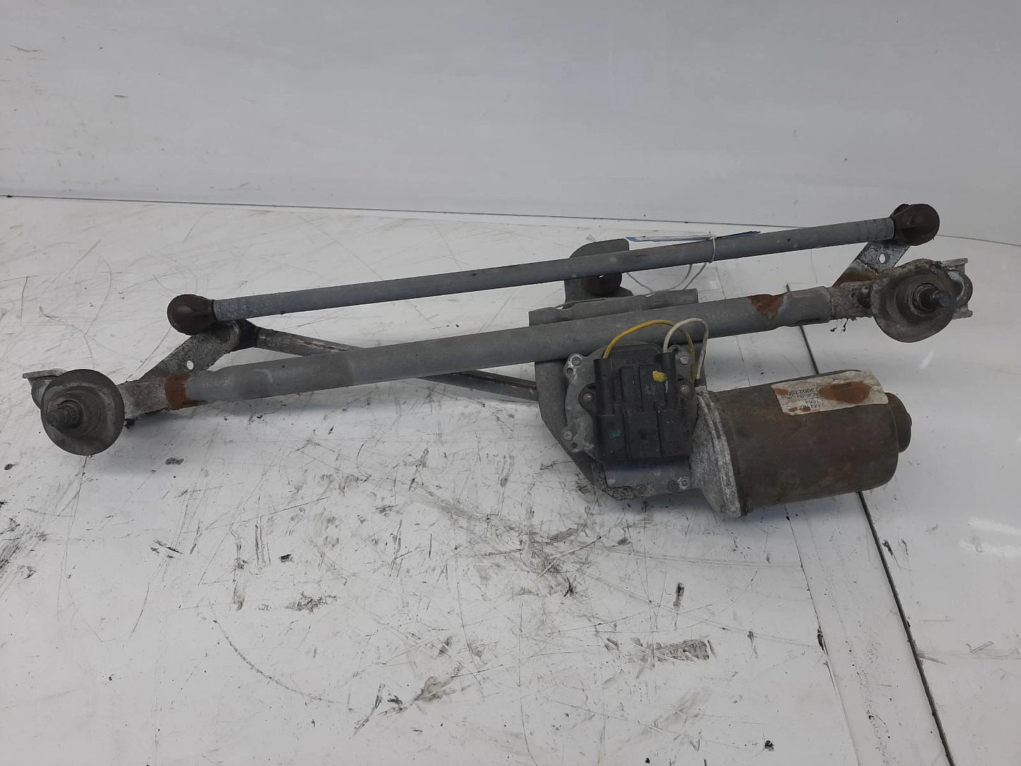 Opel Tigra Mk2 (B) Front Wiper Motor With Linkage 
