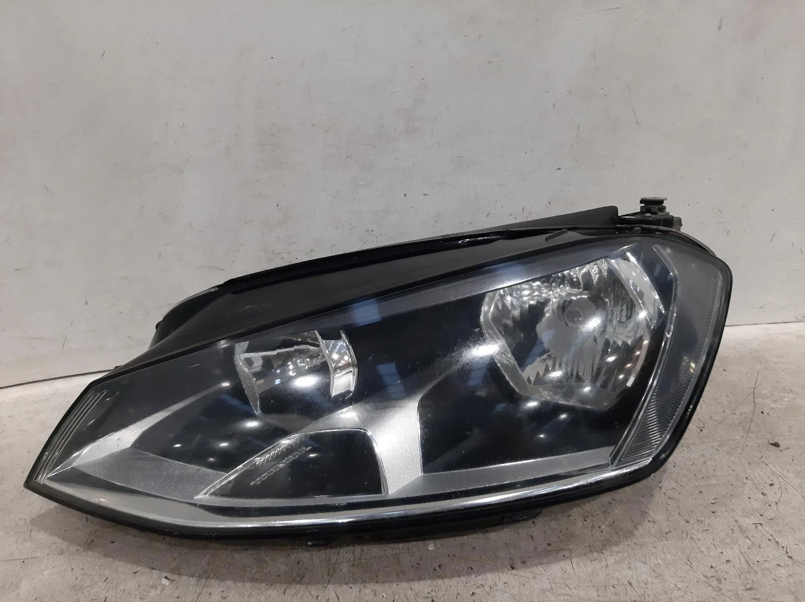 Volkswagen Golf Mk7 (5G) O/S Drivers Right Front Halogen Headlight Headlamp 