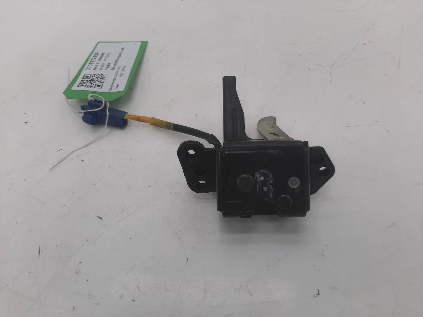 Toyota Yaris Mk2 (XP90) Tailgate Lock Assembly 