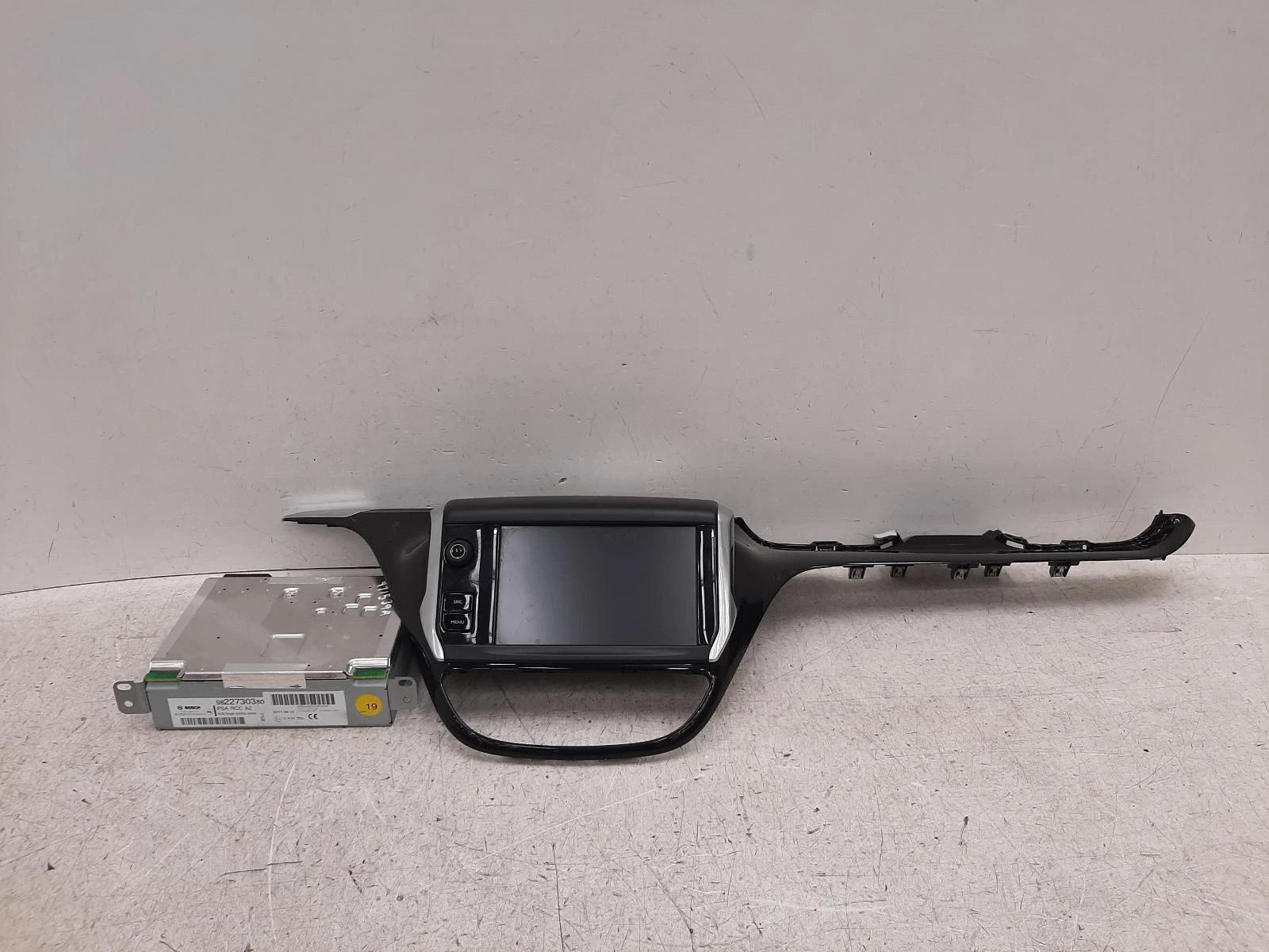 Peugeot 208 Mk1 Touchscreen OEM Radio/CD/Stereo Head Unit No Code Available 