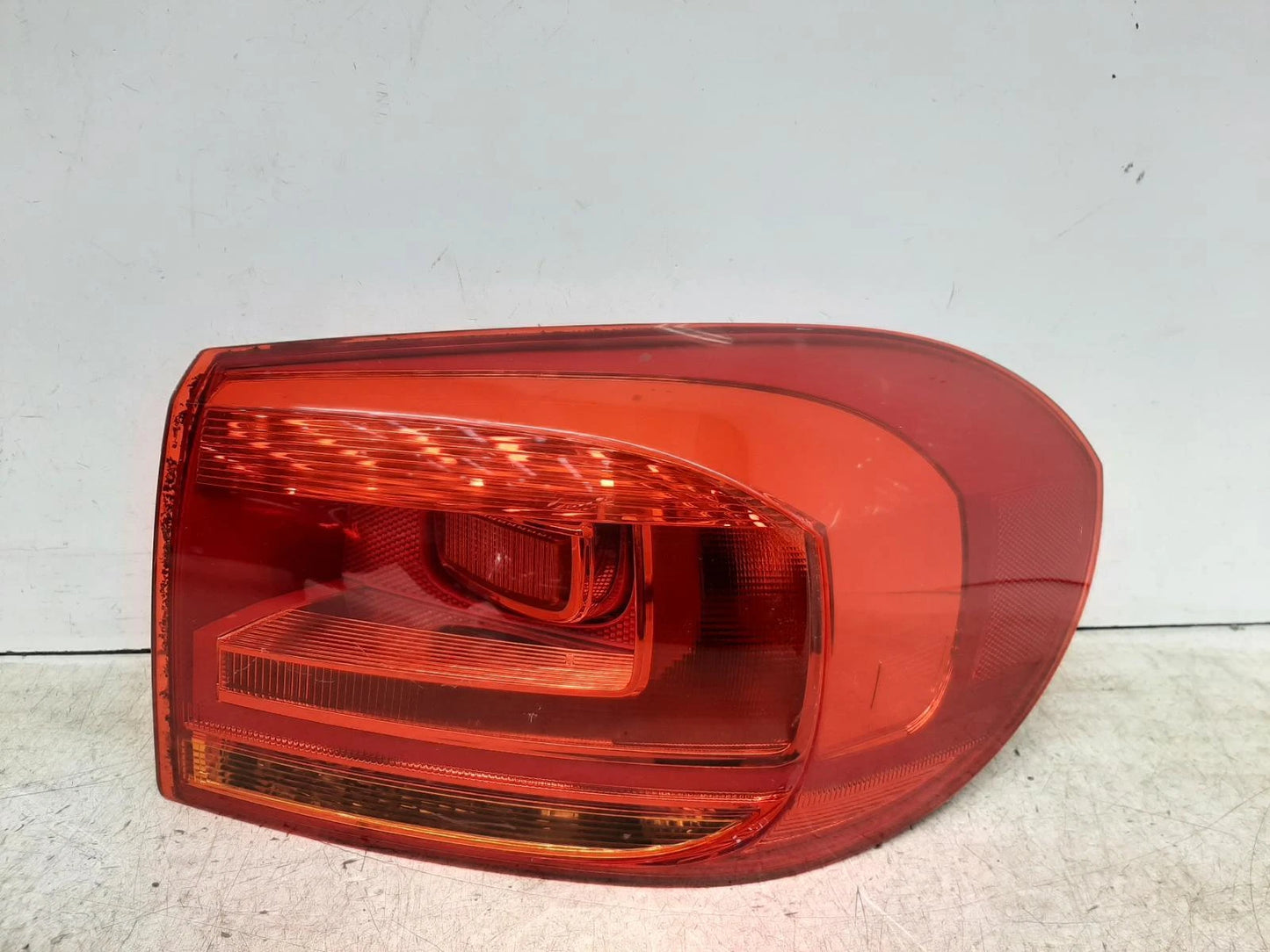 Volkswagen Tiguan Mk1 Right Rear Outer Bulb Taillight Tail Light 