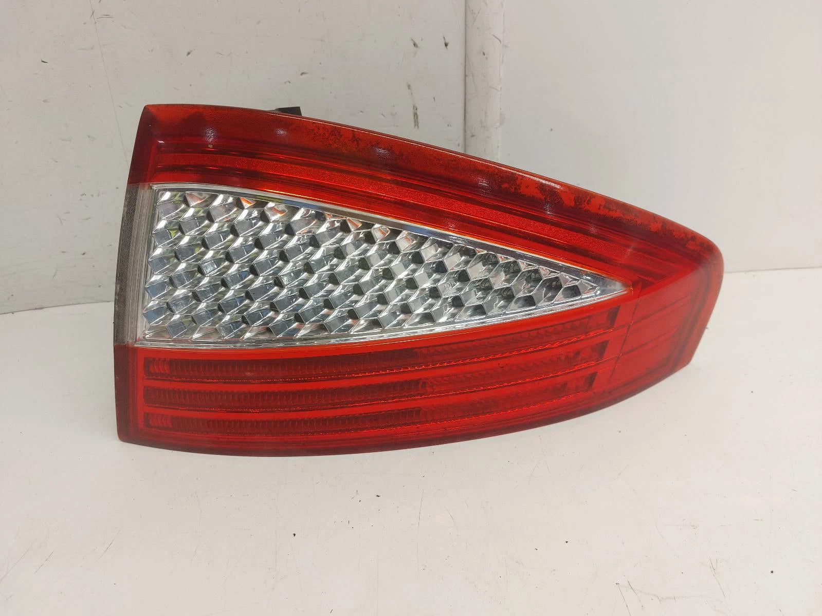 Ford Mondeo Mk4 O/S Drivers Right Rear Outer Taillight Tail Light 