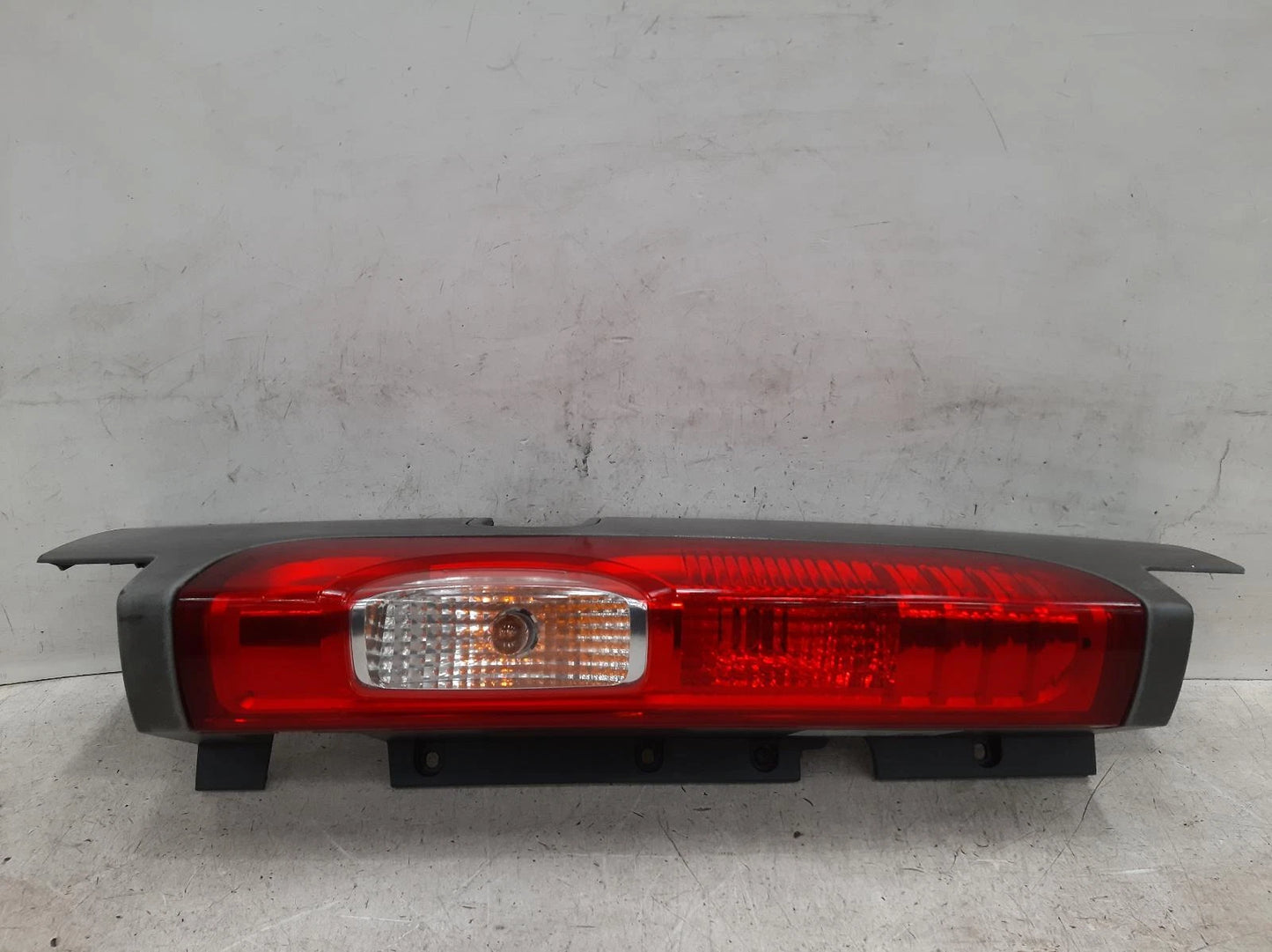 Renault Trafic Ii Phase Ii Drivers Right Rear Taillight Tail Light 