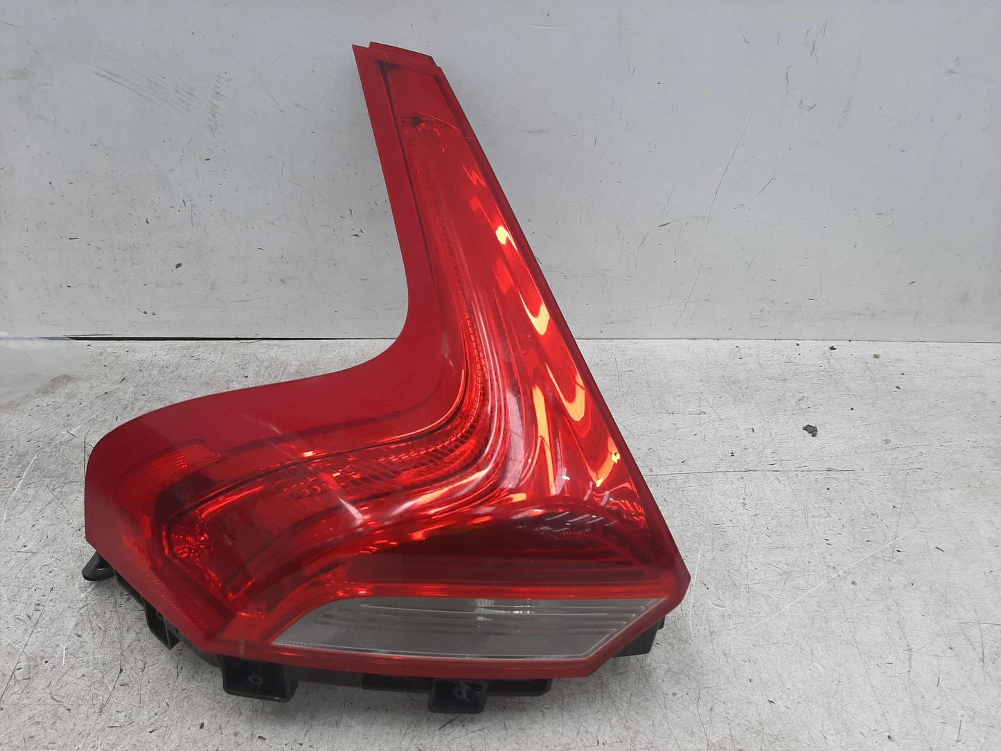 Volvo V40 Mk3 N/S Passengers Left Rear Outer Taillight Tail Light 