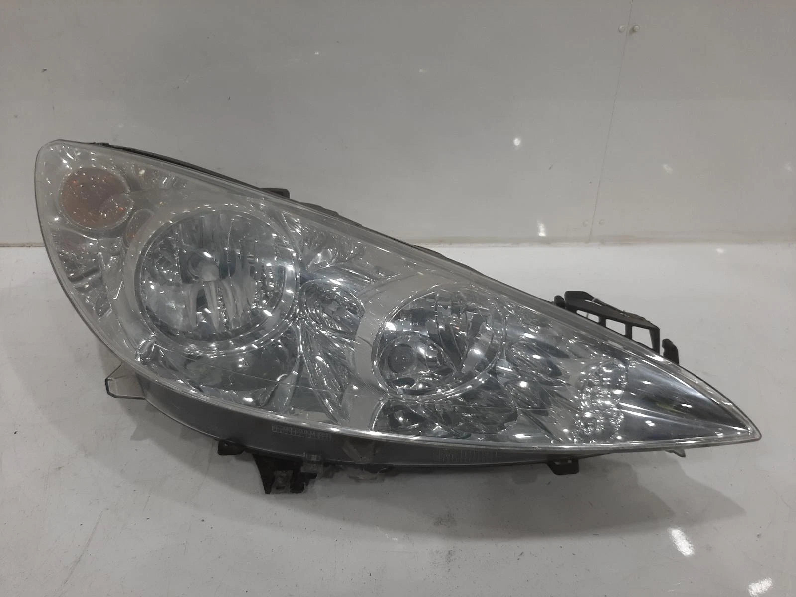 Peugeot 308 Mk1 (T7) O/S Drivers Right Front Headlight Headlamp 25512551108 