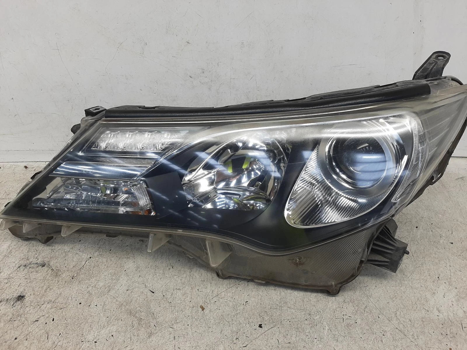 Toyota Rav Mk4 (XA40) RHD N/S Passengers Left Front Headlight Headlamp 