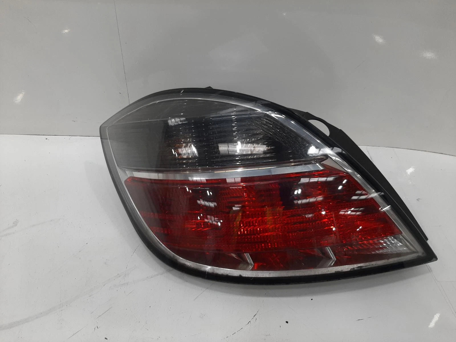 Opel Astra Mk5 (H) N/S Passengers Left Rear Taillight Tail Light 