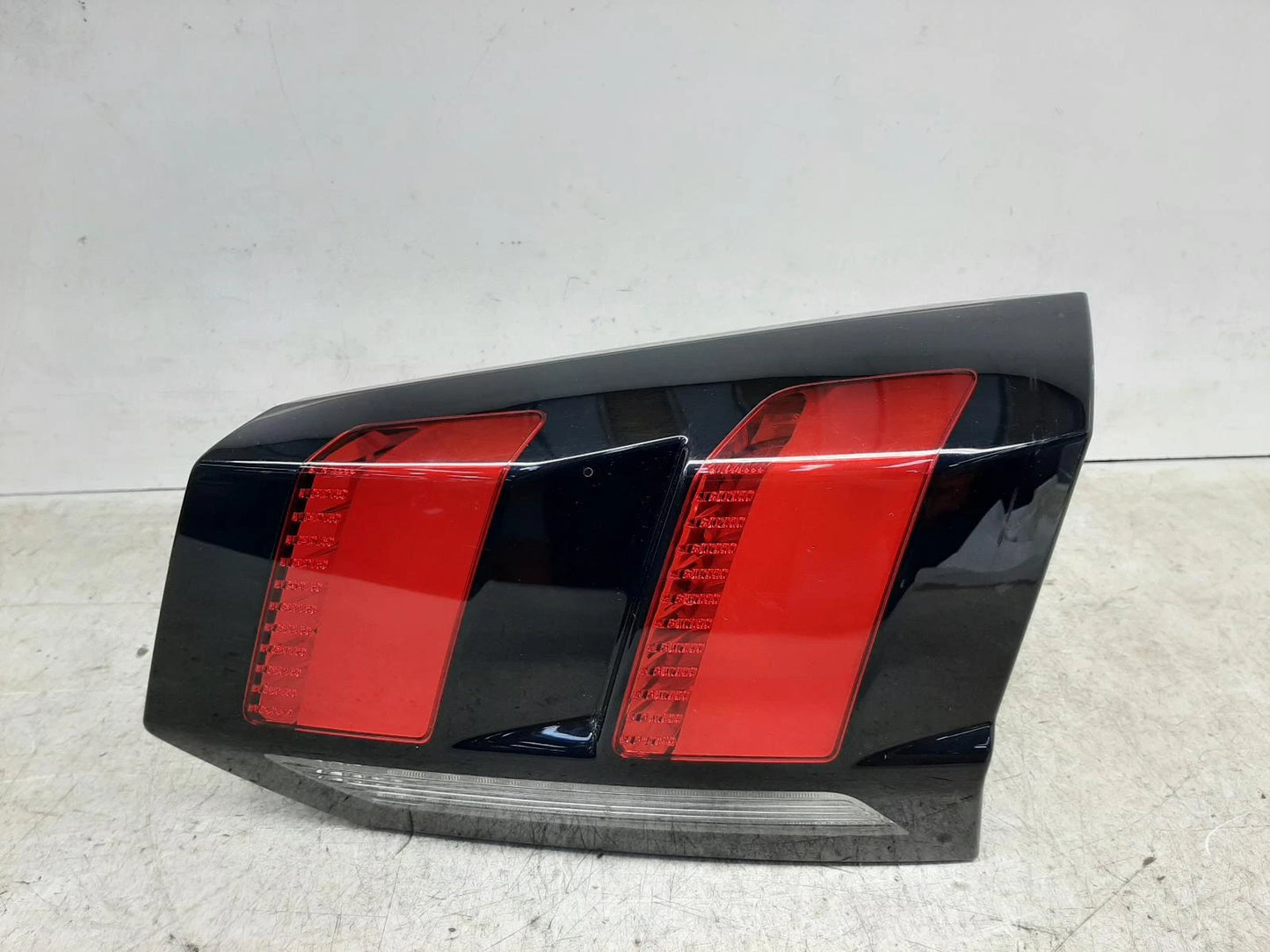 Peugeot 5008 Mk2 O/S Drivers Right Rear Inner LED Taillight Tail Light 