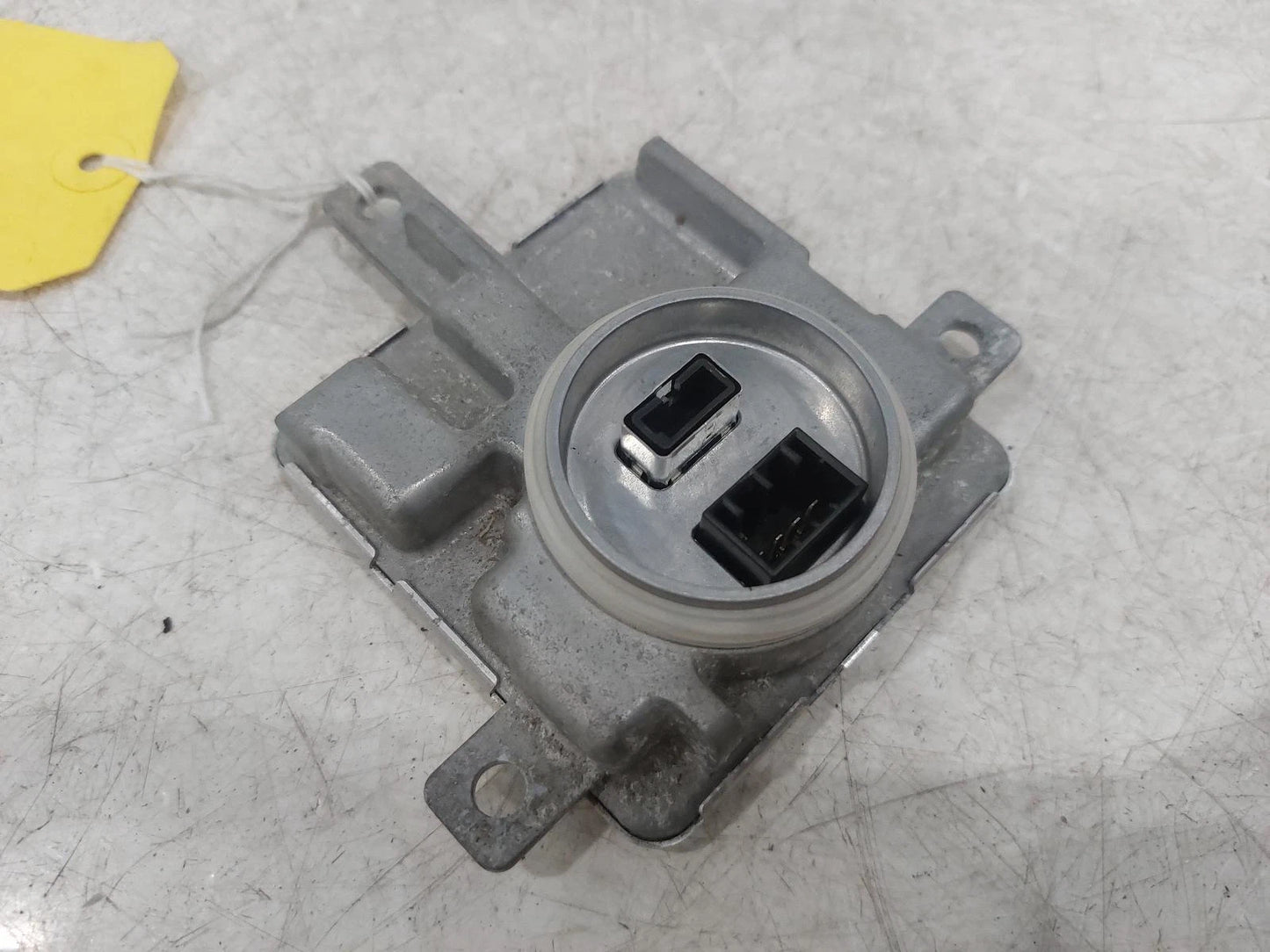 Volvo V40 Mk3 N/S Passengers Left Front Headlight Headlamp Ballast 