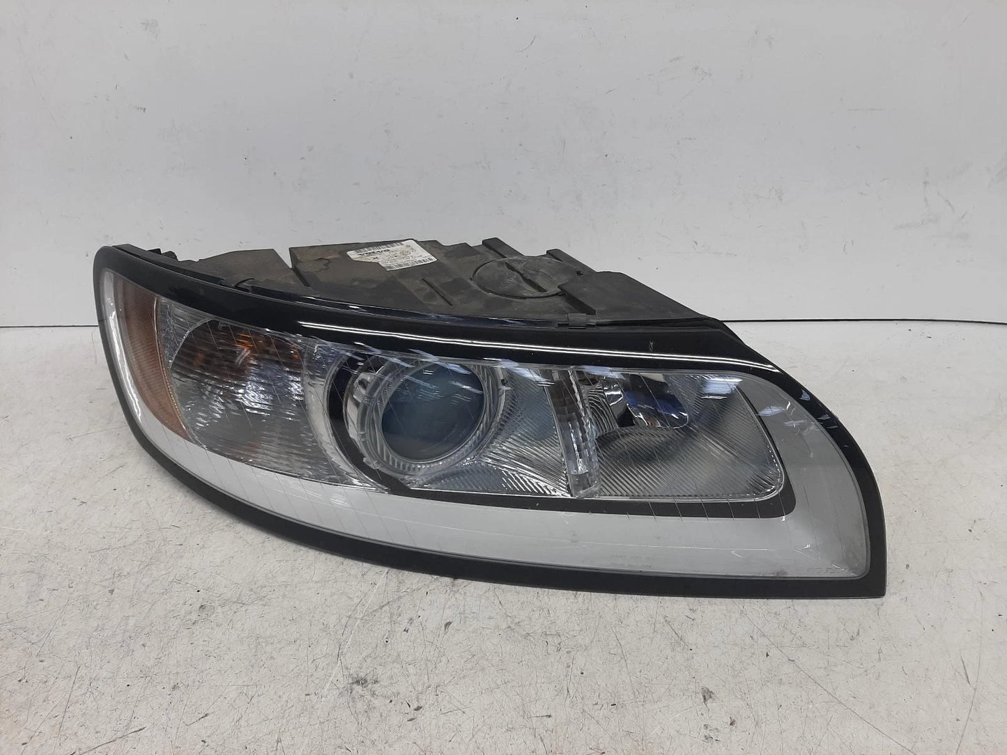 Volvo V50 Drivers Right Front Headlight Headlamp 