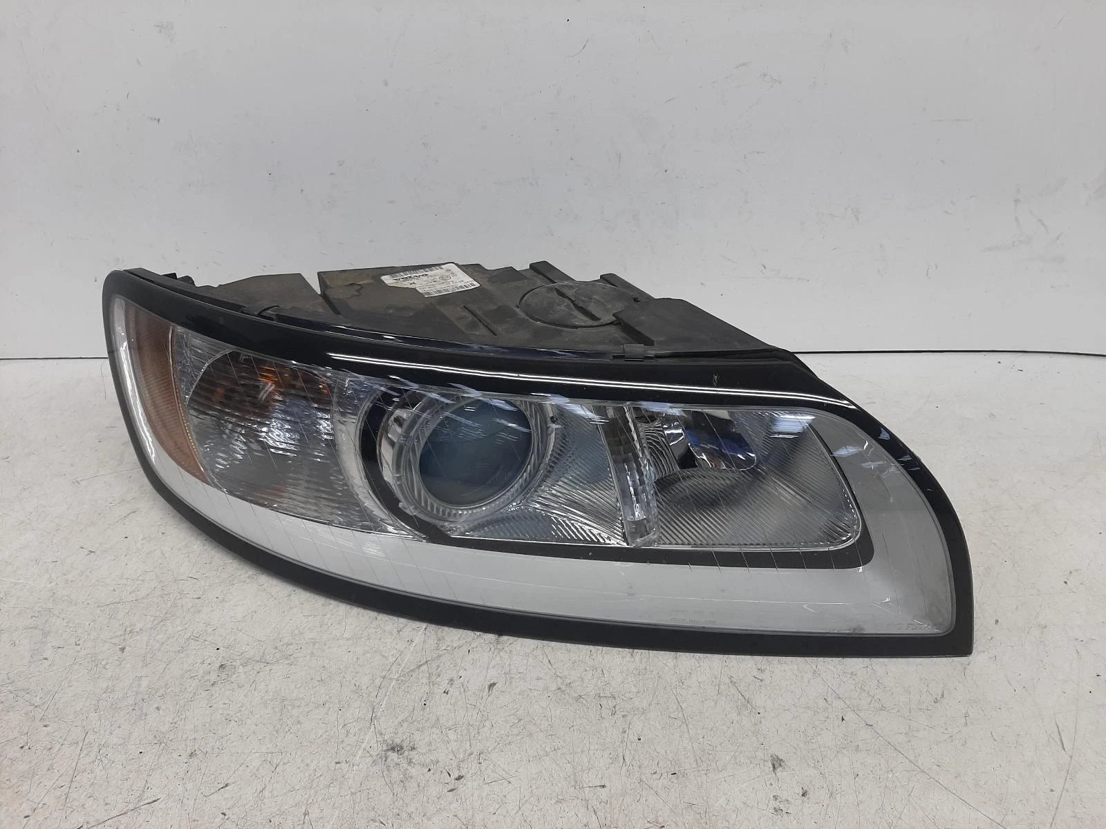 Volvo V50 Drivers Right Front Headlight Headlamp 