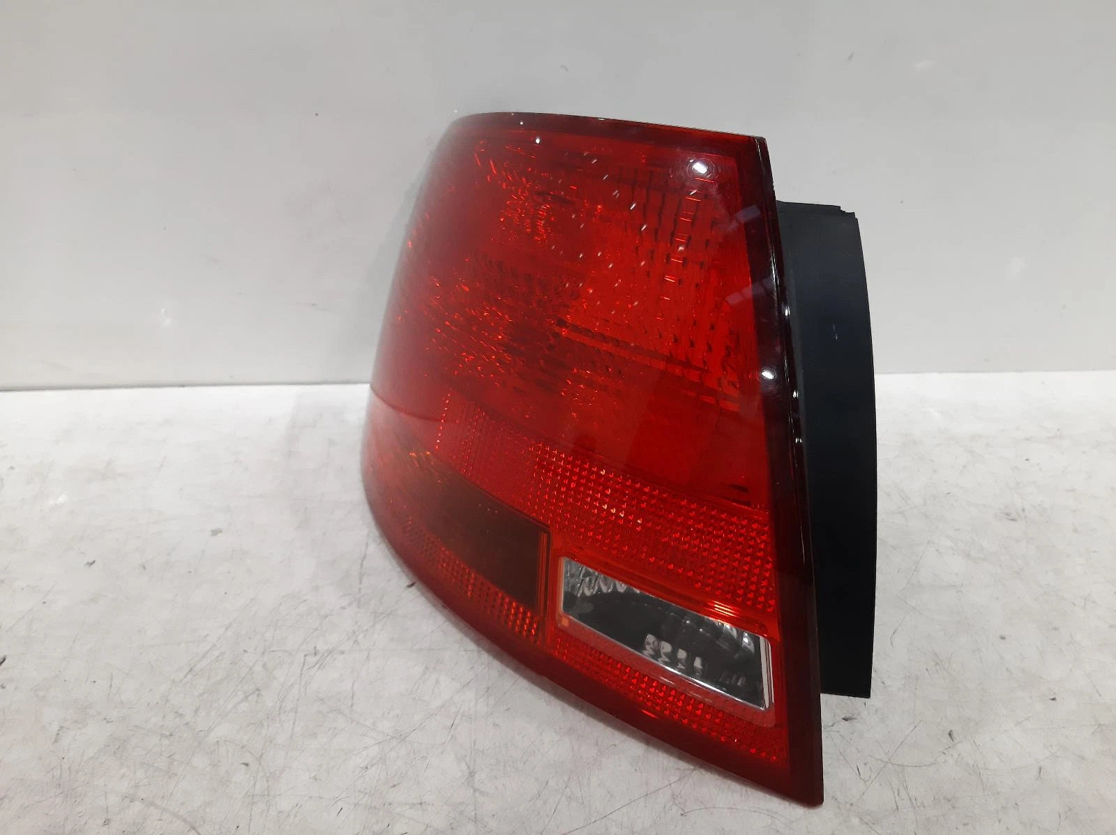 Audi A4 Mk3 (B7) N/S Passengers Left Rear Outer Taillight Tail Light 