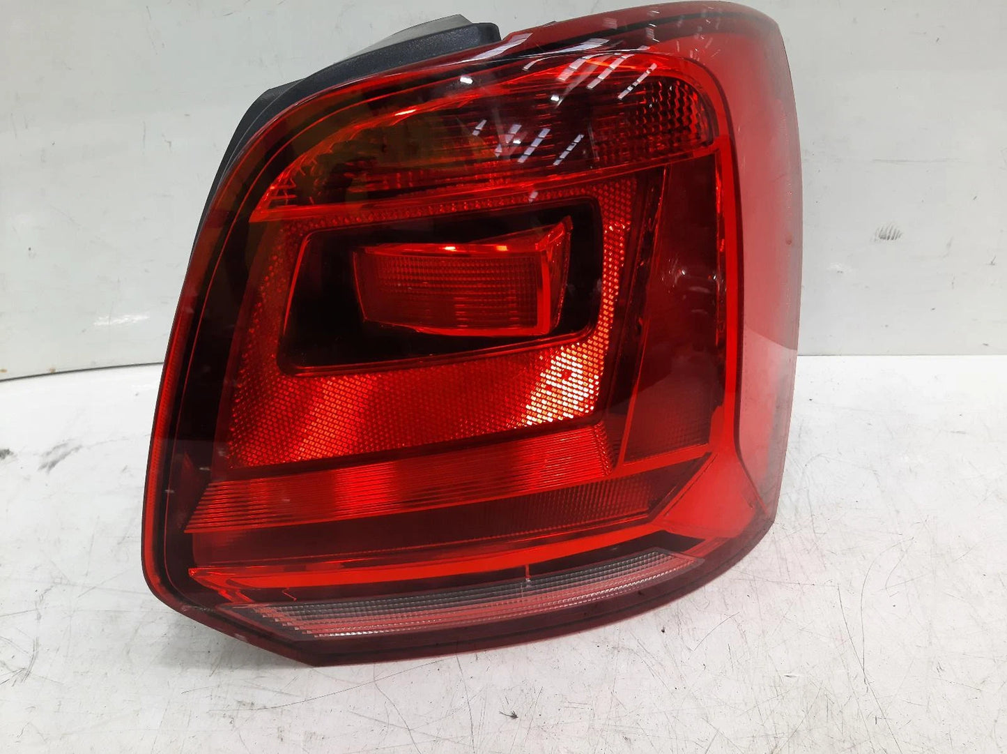 Volkswagen Polo Mk5 6C O/S Drivers Right Rear Halogen Taillight Tail Light 