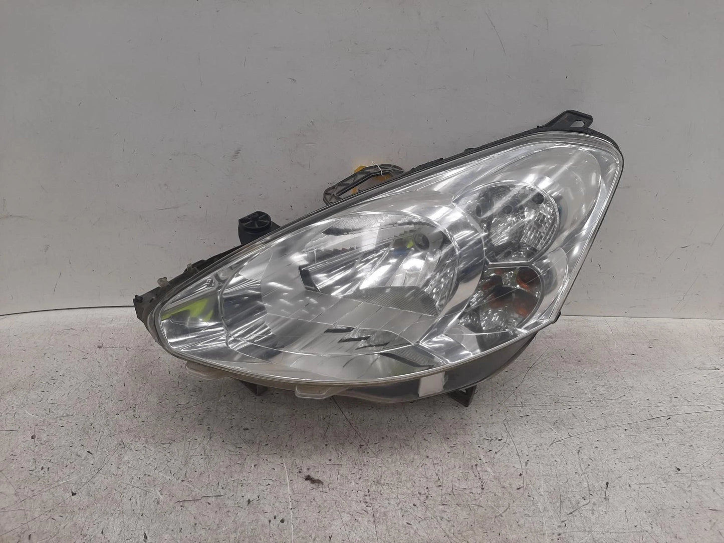 Peugeot Partner Mk2 N/S Passengers Left Front Halogen Headlight Headlamp 