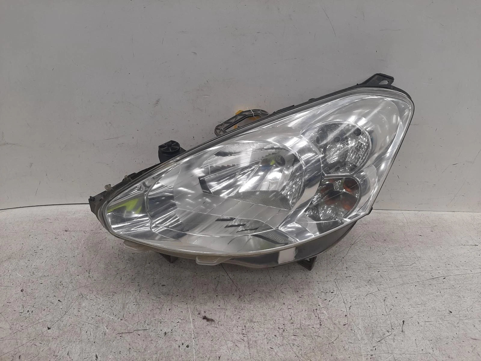 Peugeot Partner Mk2 N/S Passengers Left Front Halogen Headlight Headlamp 