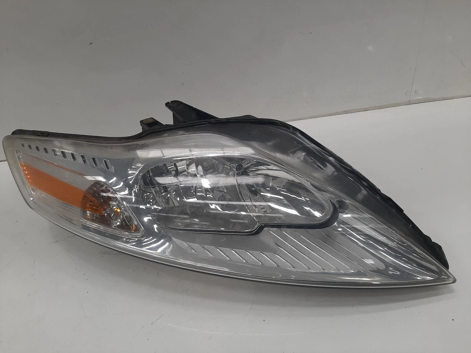 Ford Mondeo Mk4 O/S Drivers Right Front Halogen Headlight Headlamp 