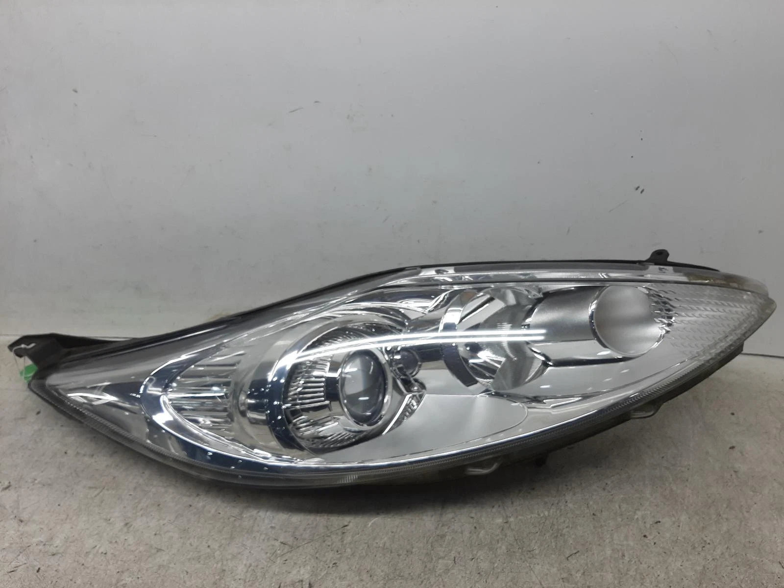 Ford Fiesta Mk7 Halogen O/S Drivers Right Front Headlight Headlamp 