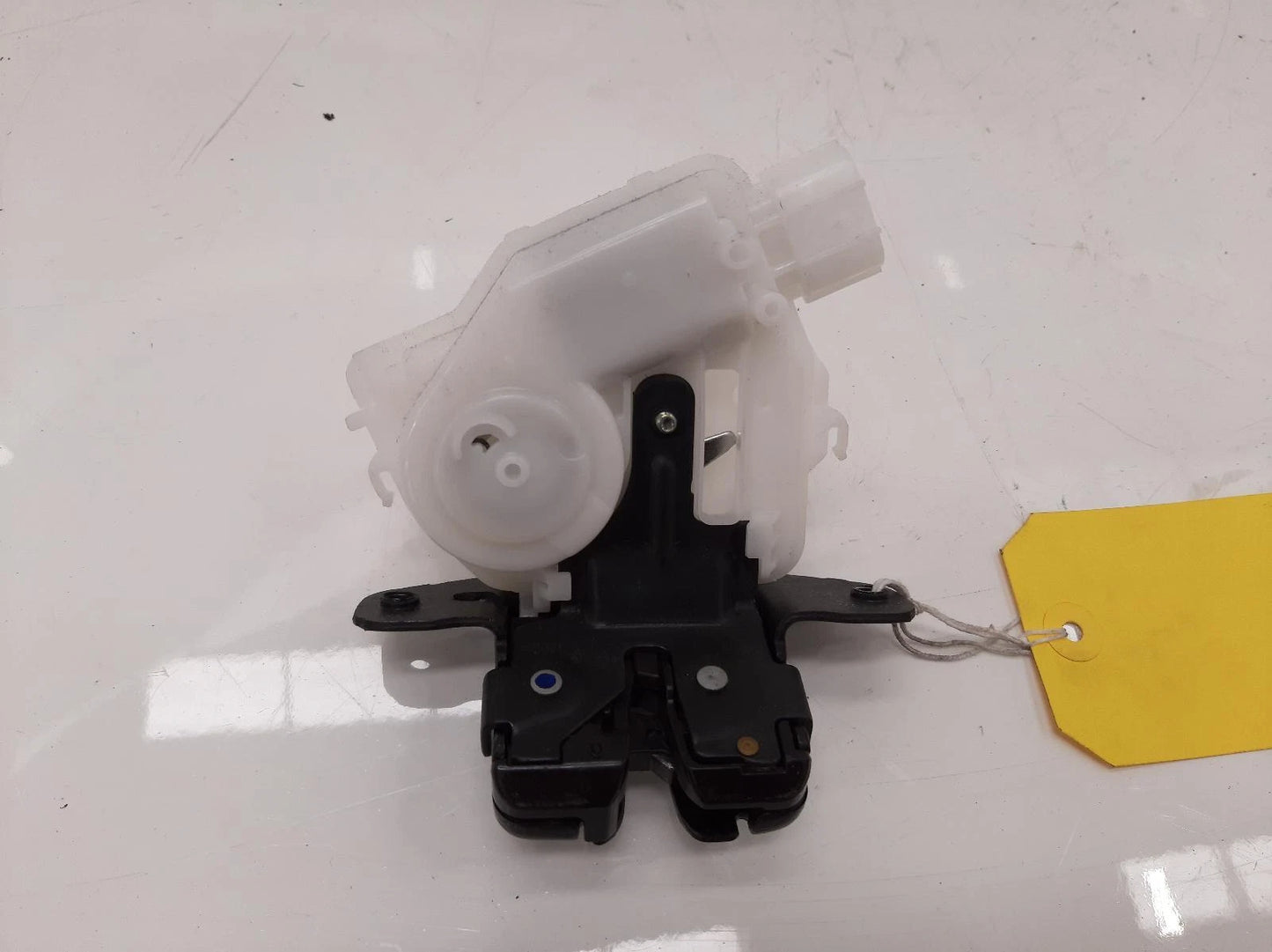 Toyota Yaris Mk3 (XP130) Tailgate Lock Assembly 