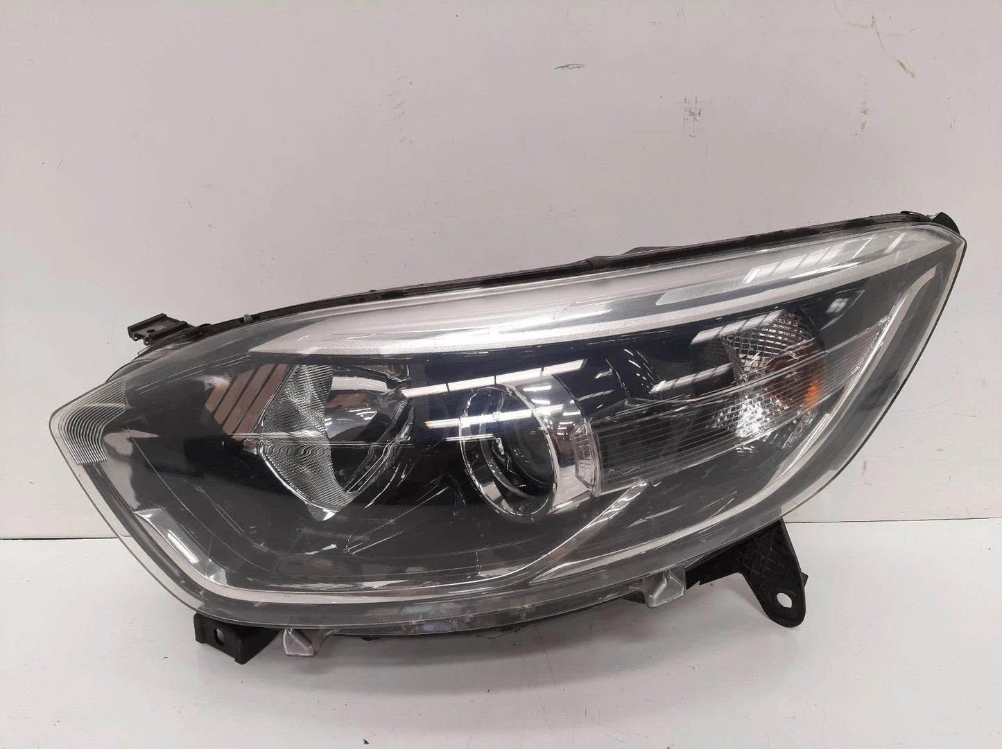Renault Captur Mk1 N/S Passengers Left Front Halogen Headlight Headlamp 