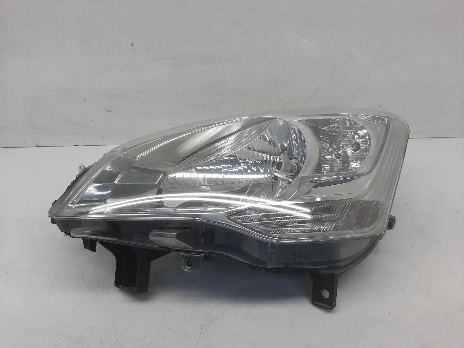 Peugeot Partner Mk2 N/S Passengers Left Front Halogen Headlight Headlamp 