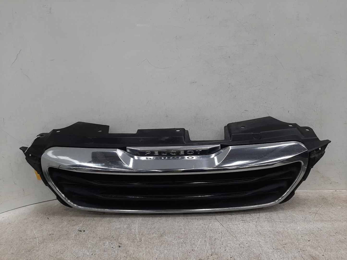 Peugeot 108 Mk1 Front Centre Grille Grill 