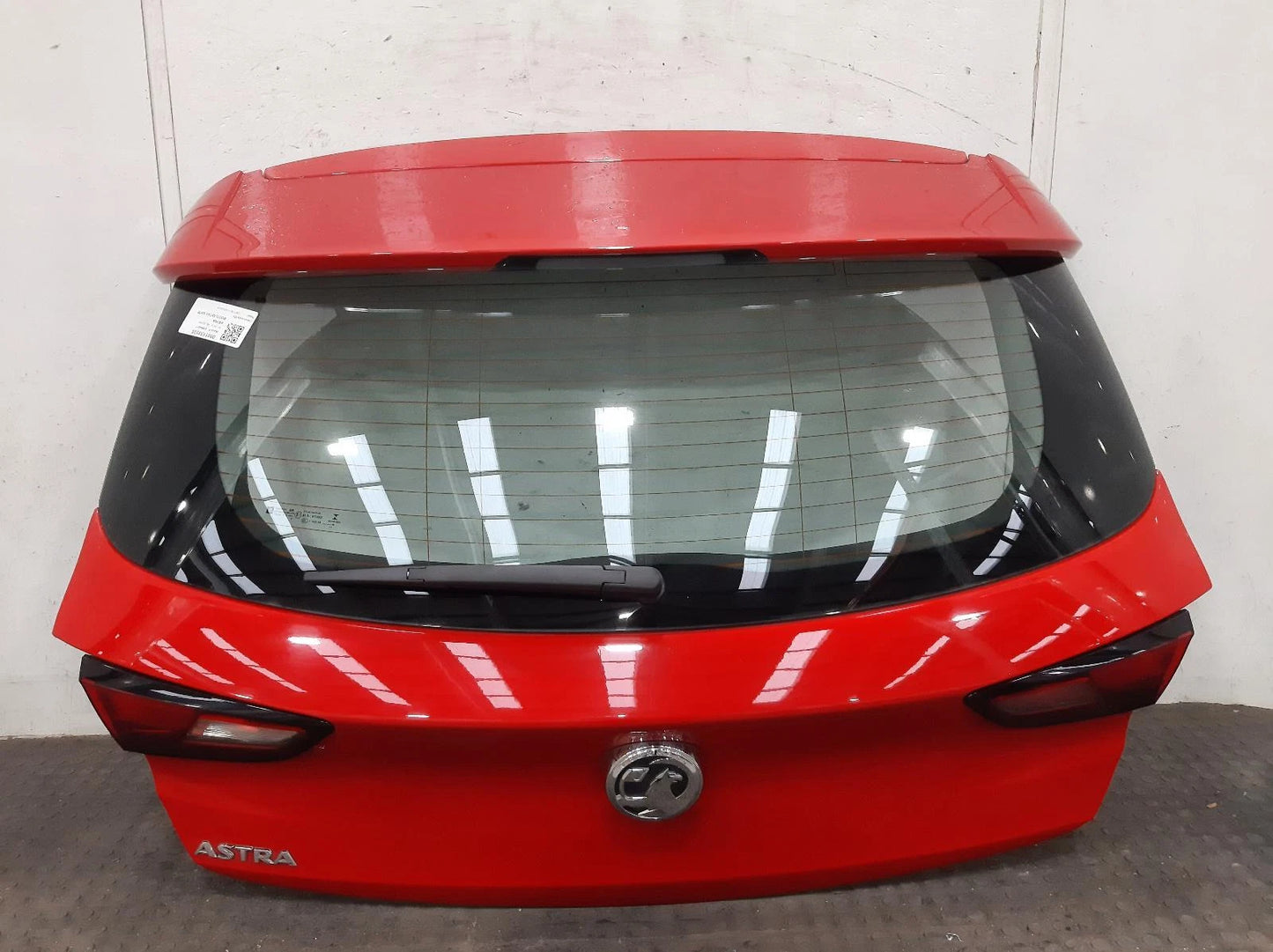 Opel Astra Mk7 (K) Red Tailgate 