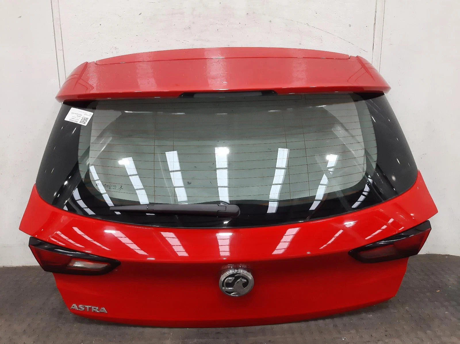 Opel Astra Mk7 (K) Red Tailgate 
