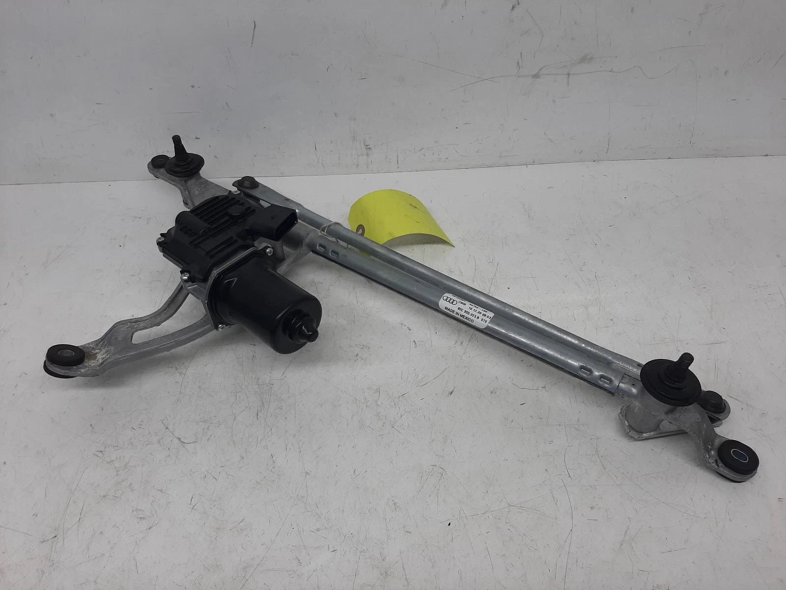 Audi Q5 Valeo Front Wiper Motor With Linkage 