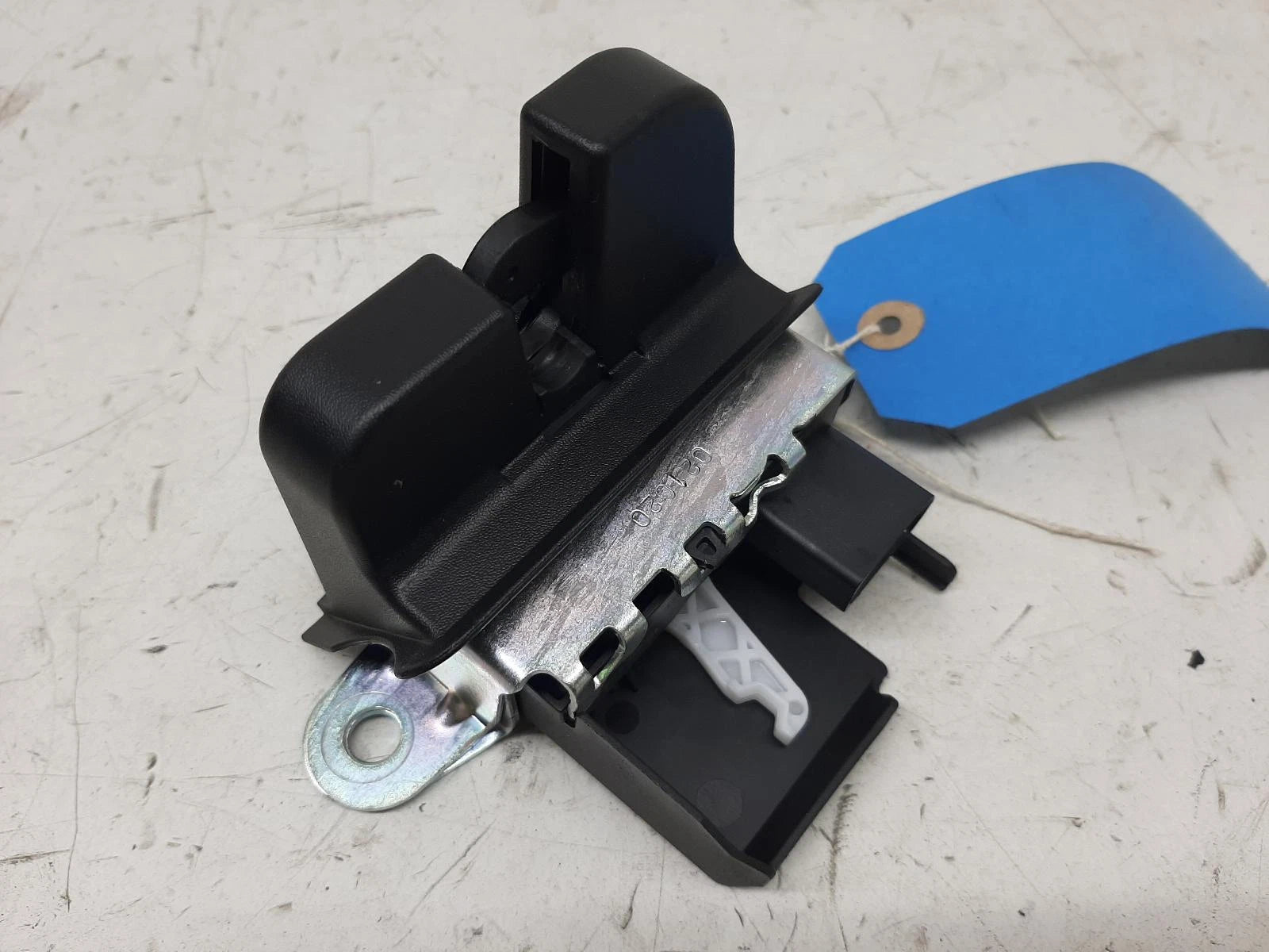 Volkswagen Golf Mk8 (MQB) Tailgate Lock Assembly A102523 