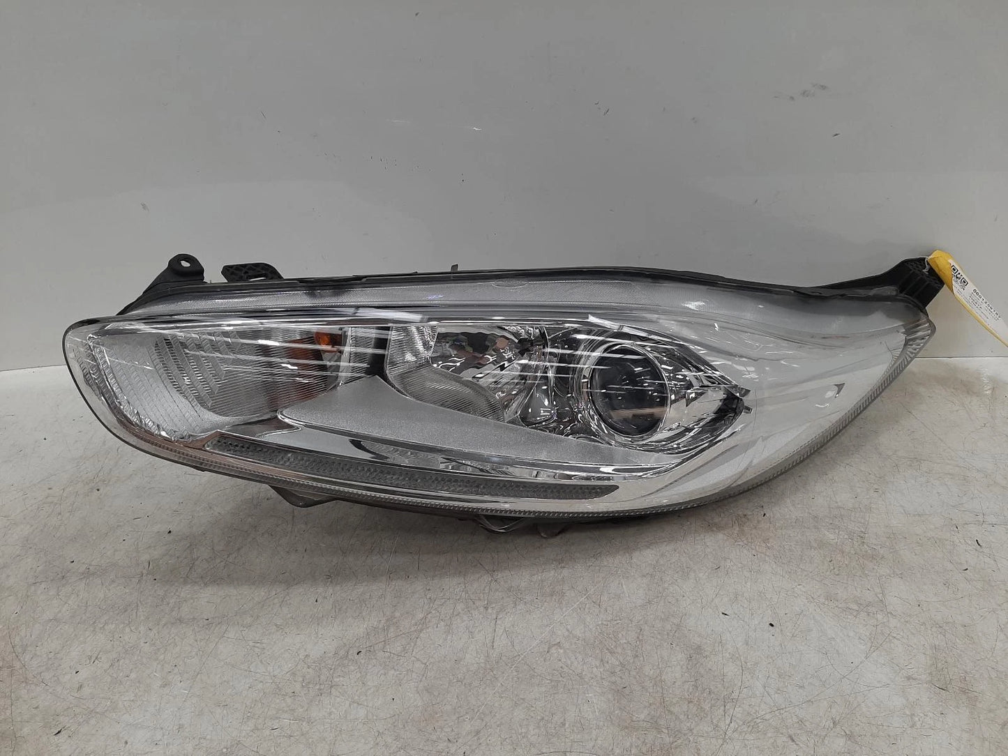 Ford Fiesta Mk7 N/S Passengers Left Front Halogen Headlight Headlamp 