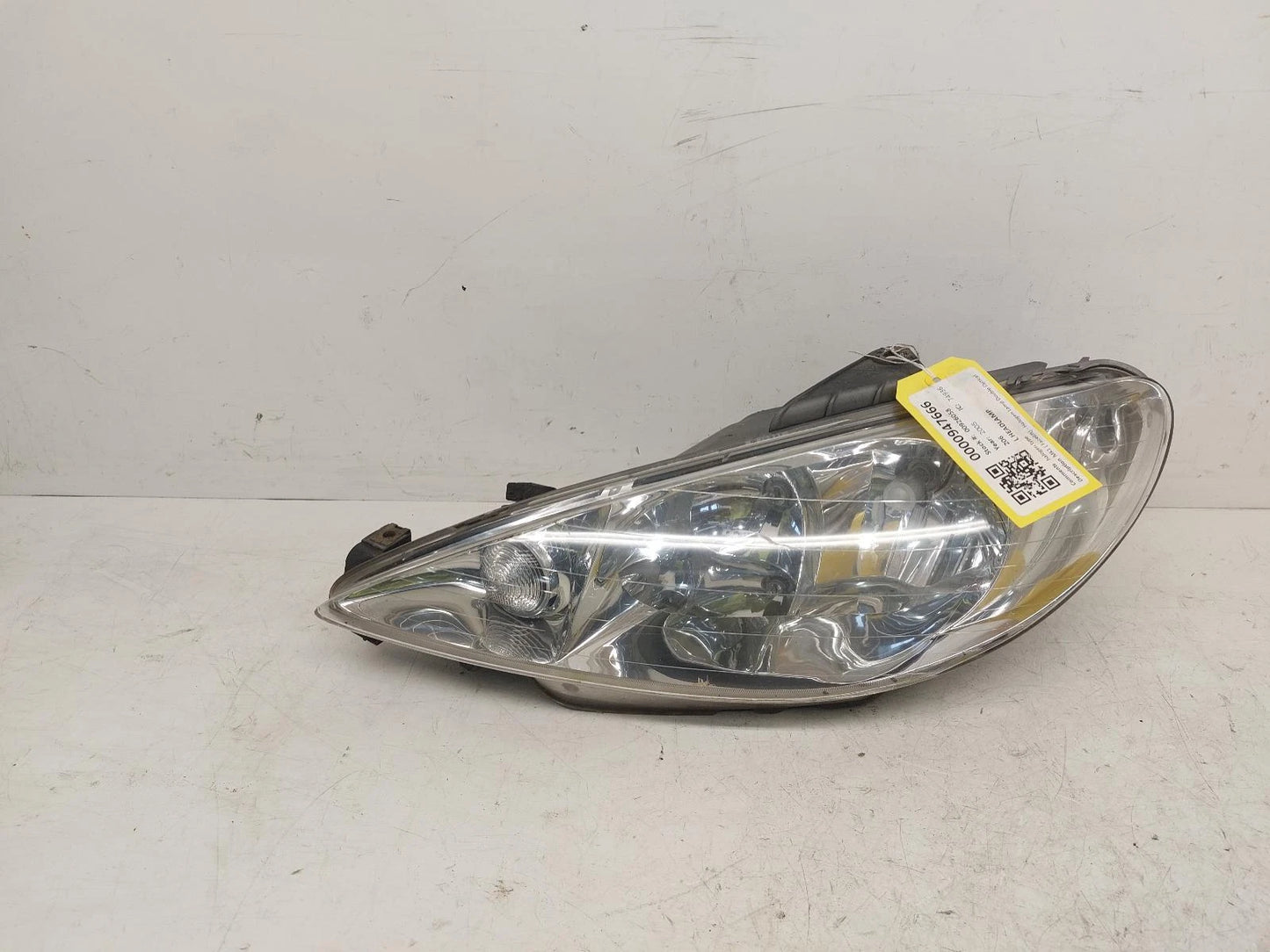 Peugeot 206 Passengers Left Front Headlight Headlamp 