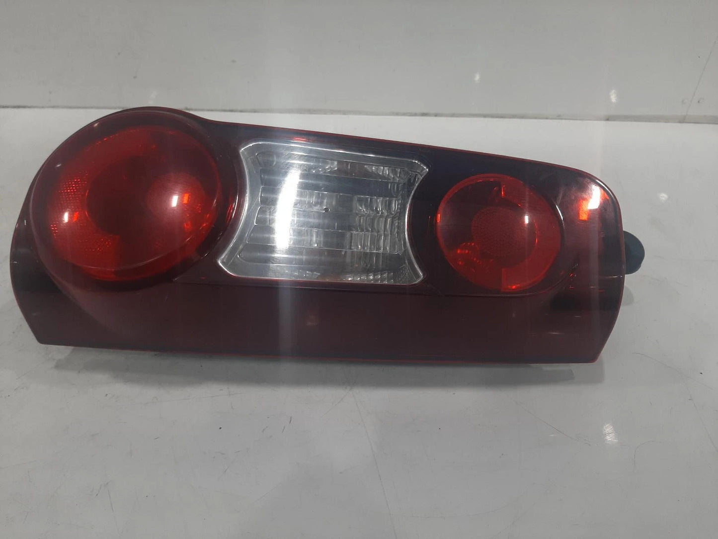 Peugeot Partner Mk2 O/S Drivers Right Rear Bulb Taillight Tail Light 