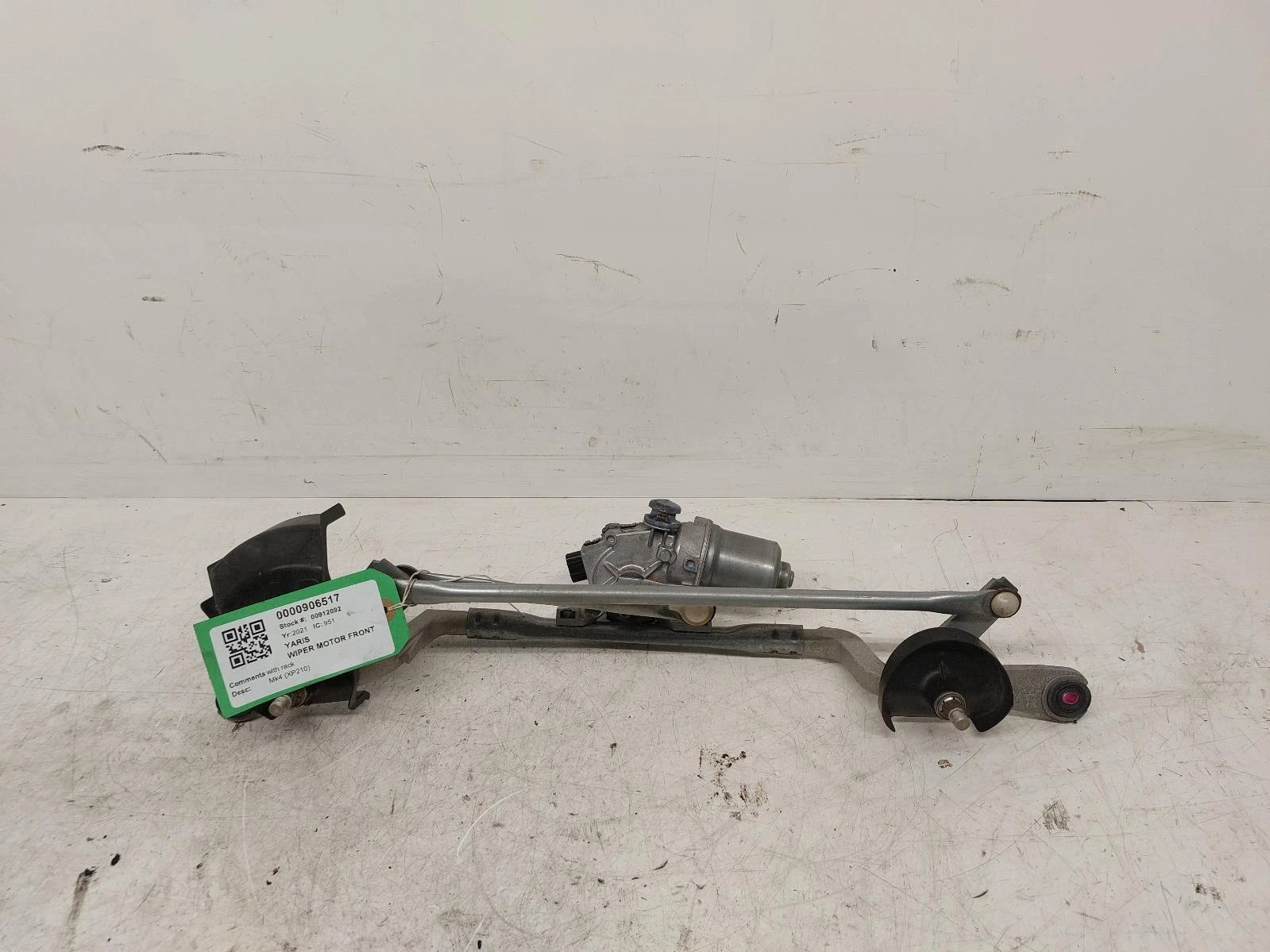 Toyota Yaris Mk4 (XP210) Front Wiper Motor With Rack 