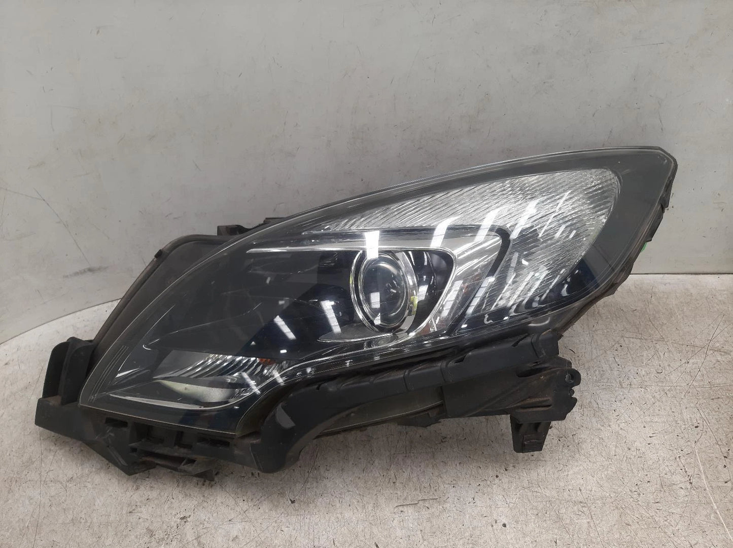 Opel Zafira Passengers Left Front Headlight Headlamp 