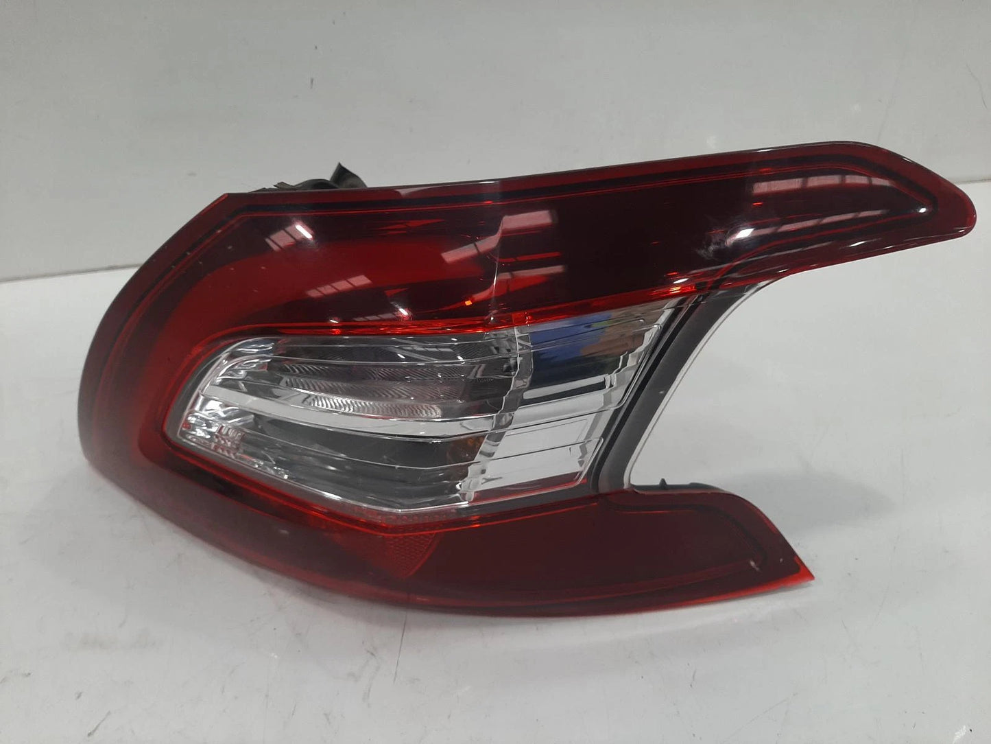 Peugeot 308 Mk2 (T9) O/S Drivers Right Rear Outer Taillight Tail Light 