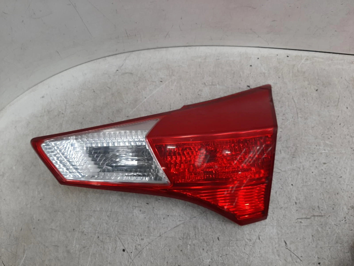 Toyota Rav (XA40) O/S Drivers Right Rear Inner Taillight Tail Light 