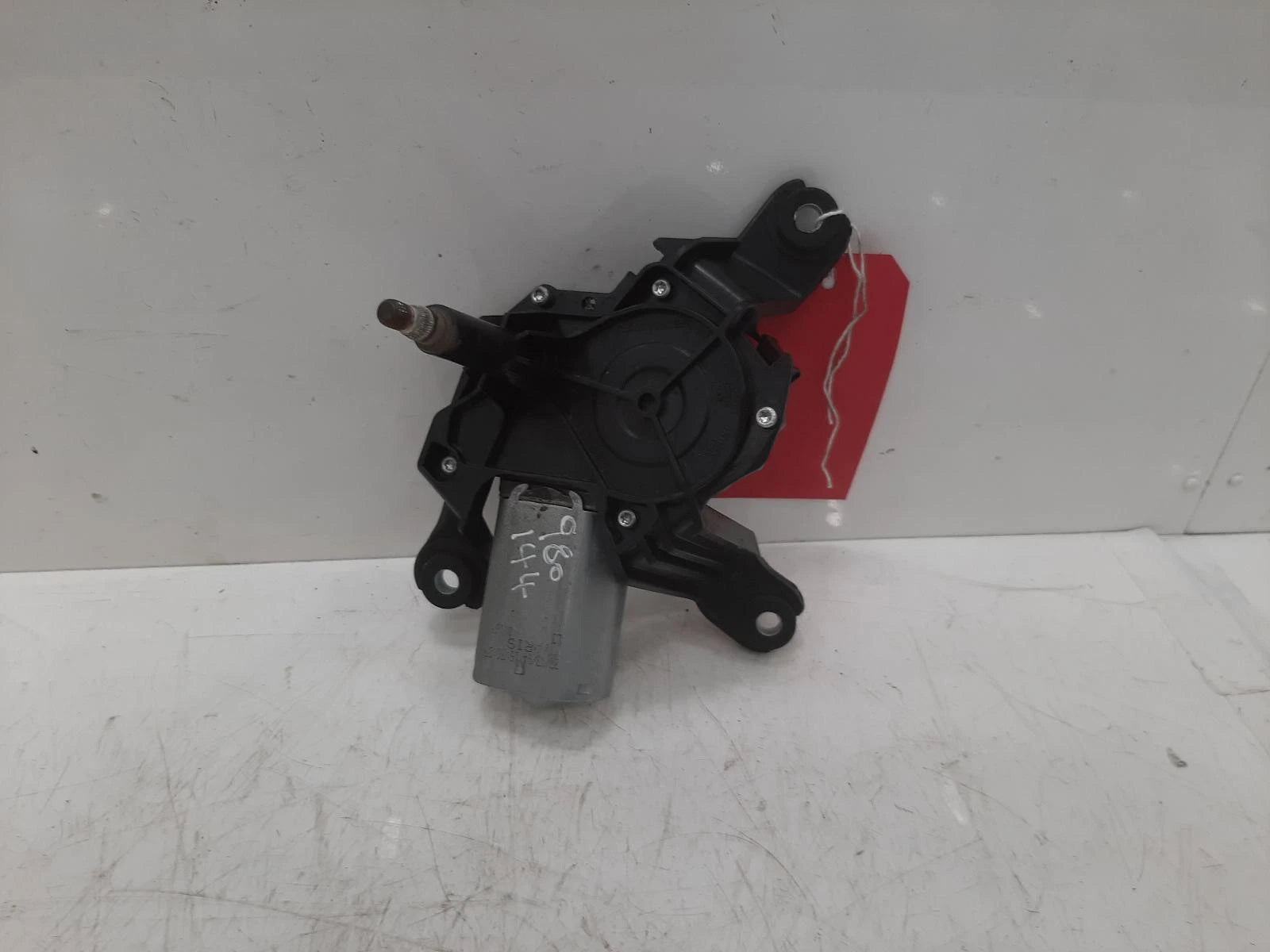 Toyota Yaris Mk1 (XP10) Rear Wiper Motor Only 