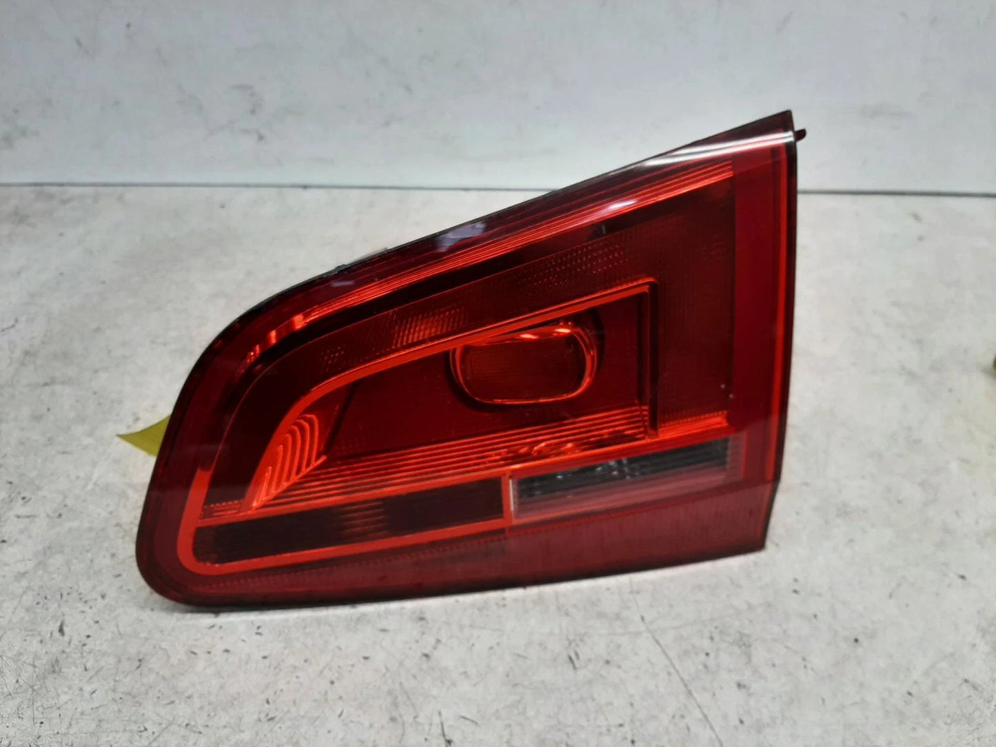 Volkswagen Sharan Mk2 O/S Drivers Right Rear Inner Taillight Tail Light 