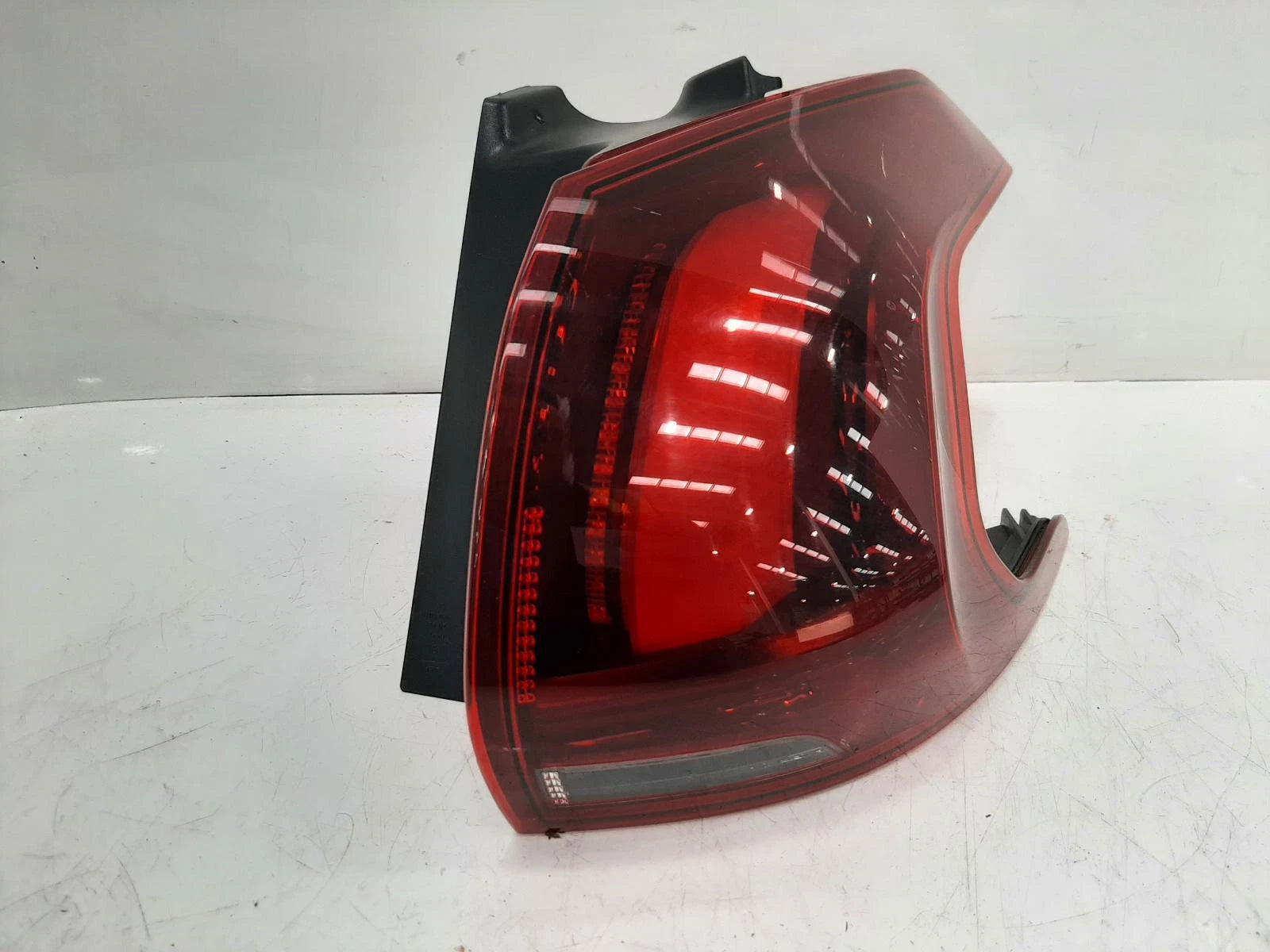 Peugeot 2008 Mk1 O/S Drivers Right Rear Outer Bulb Taillight Tail Light 