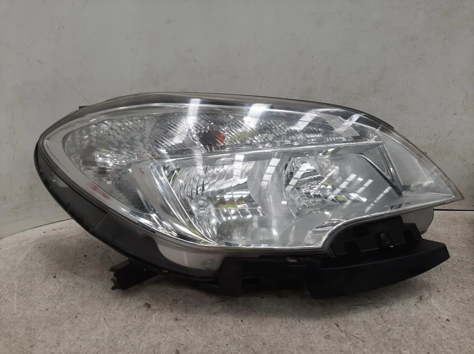 Opel Mokka Drivers Right Front Halogen Headlight Headlamp 