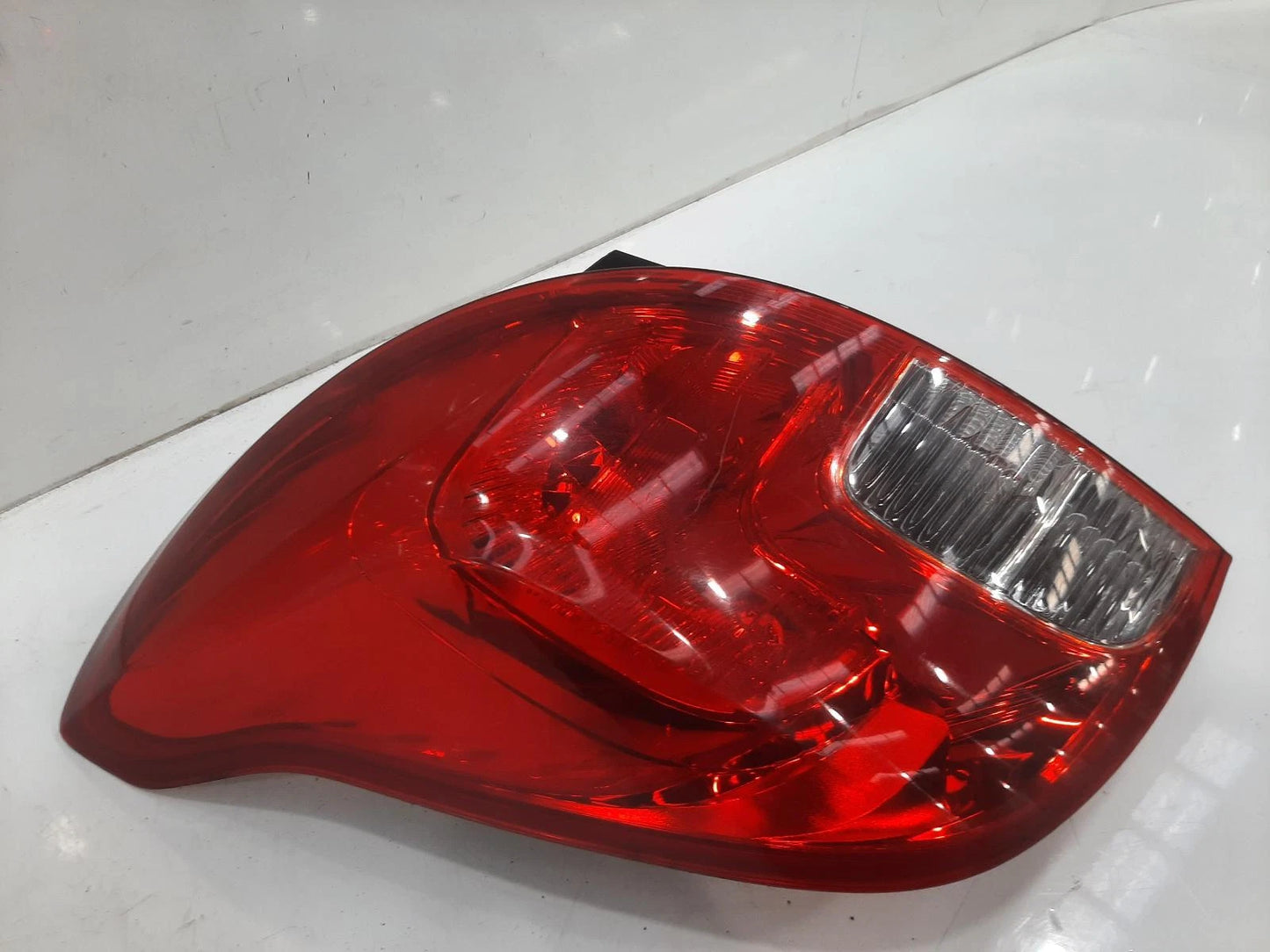 Opel Mokka Mk1 N/S Passengers Left Rear Bulb Taillight Tail Light 13565 